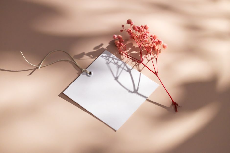 Etiquettes cadeaux à imprimer : style fleuri