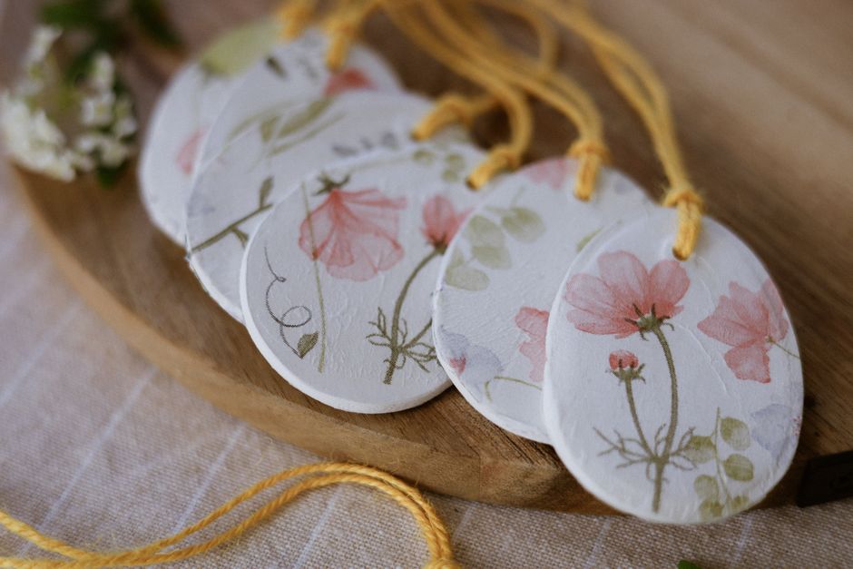 Etiquettes cadeaux à imprimer : style fleuri