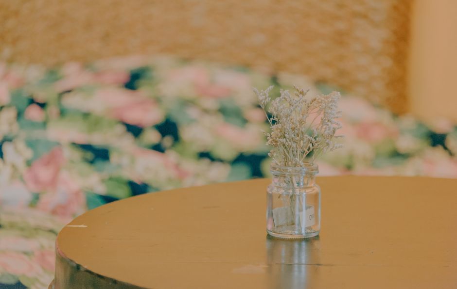Centre de table fleuri : idées faciles à reproduire